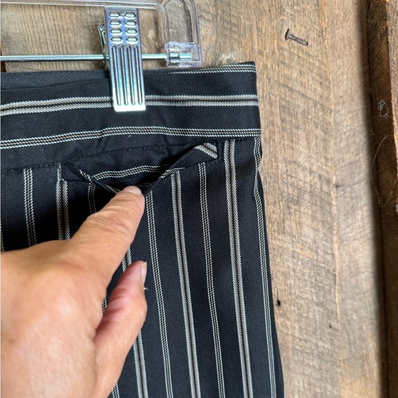 Laundry by Shelli Segal Low Rise Striped Pants- size 0 - Picture 5 of 12